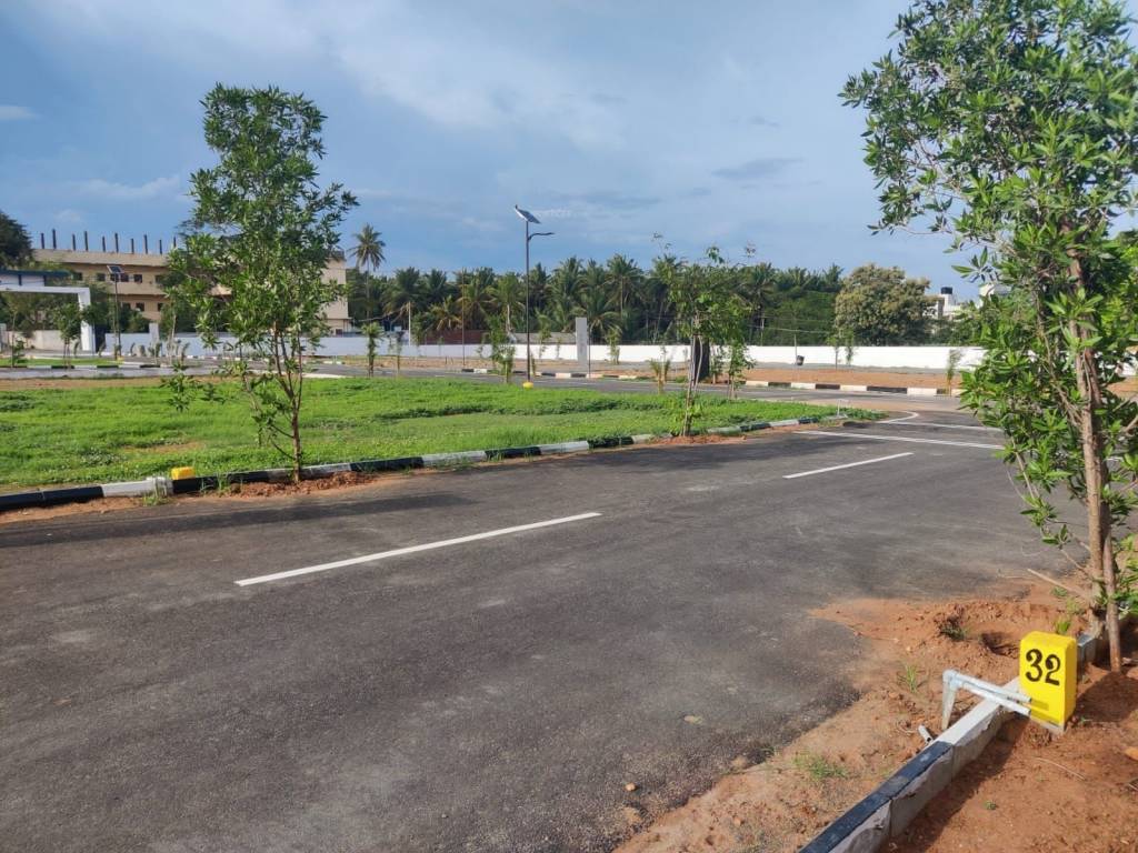 pooja green city Plot