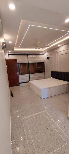  royal-court-i Bedroom