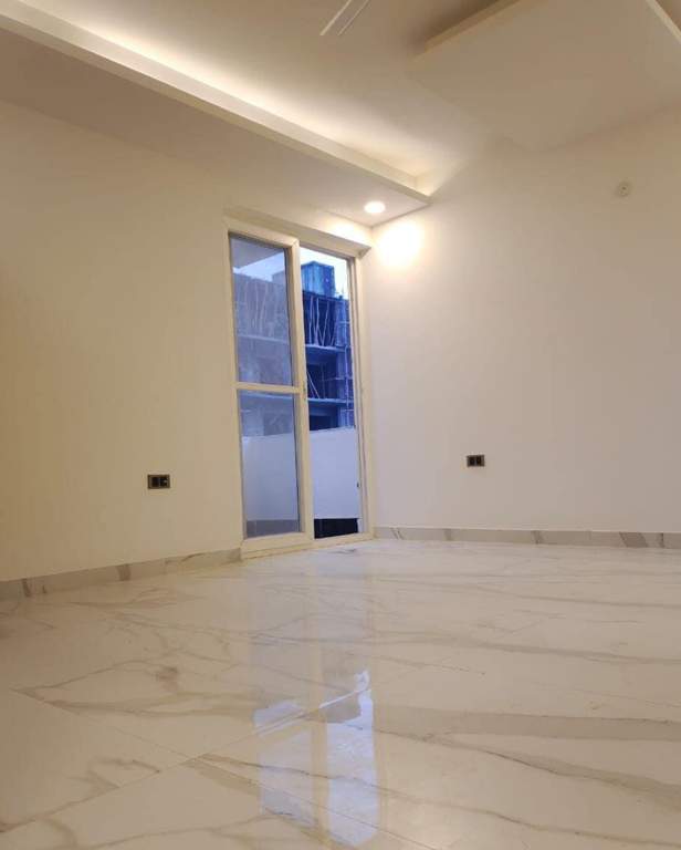  high end 275 sqyd Living Area