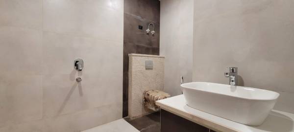  tulip-homes Bathroom