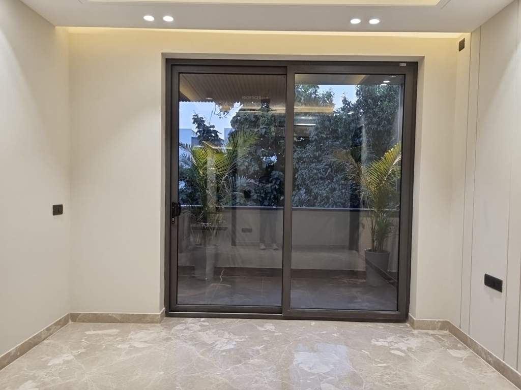  ultra luxurious floors Living Area