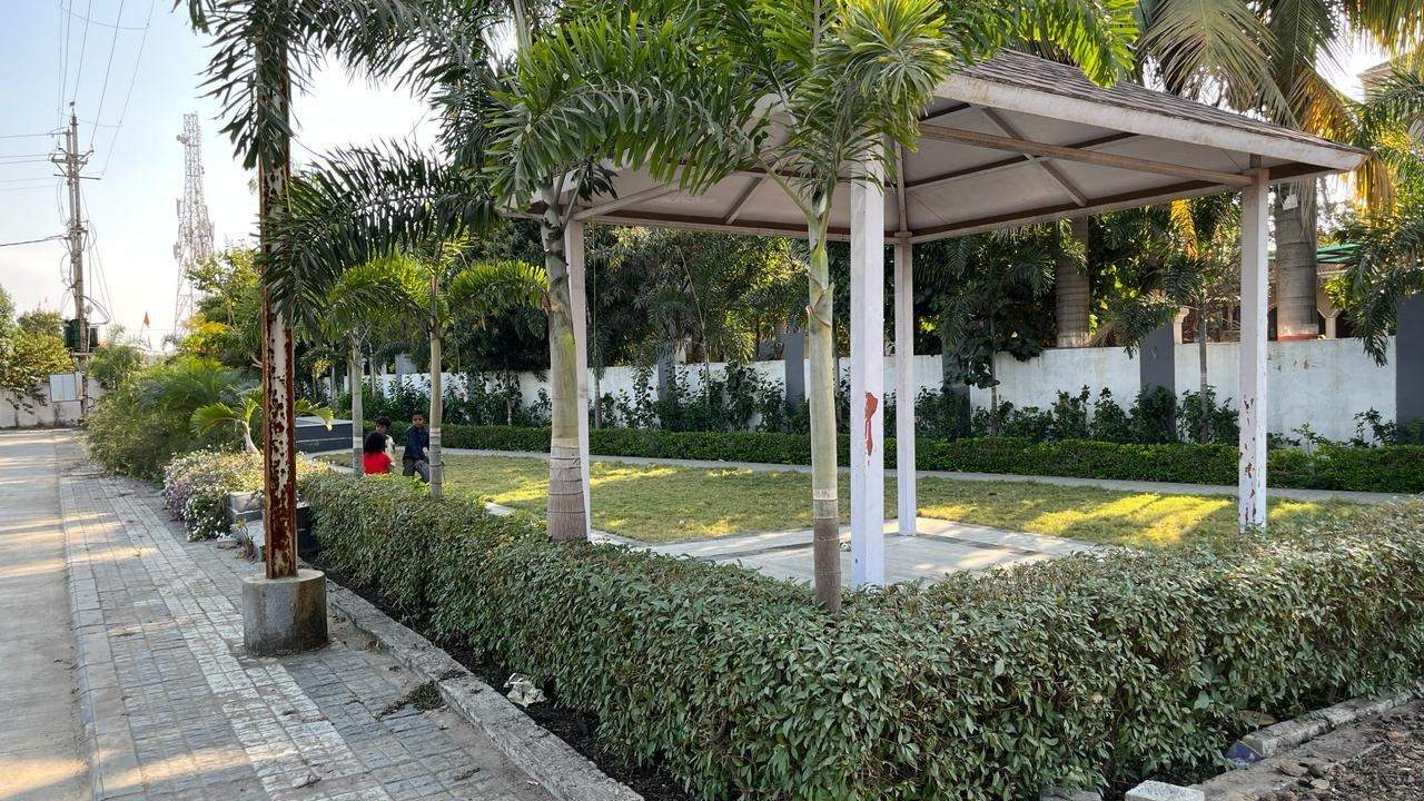  victoria milan extension Plot