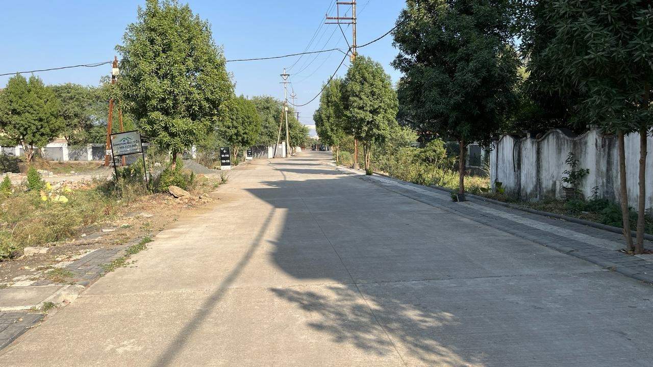 victoria milan extension Plot