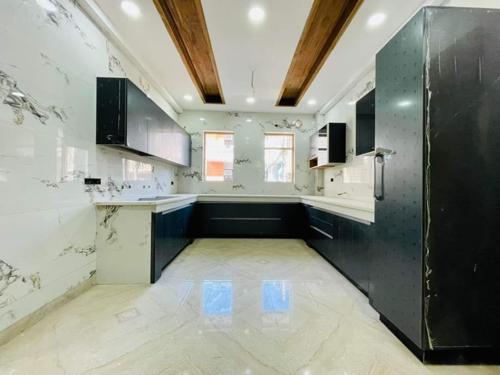  ghar-golden-floors-2435-sq-ft- Kitchen