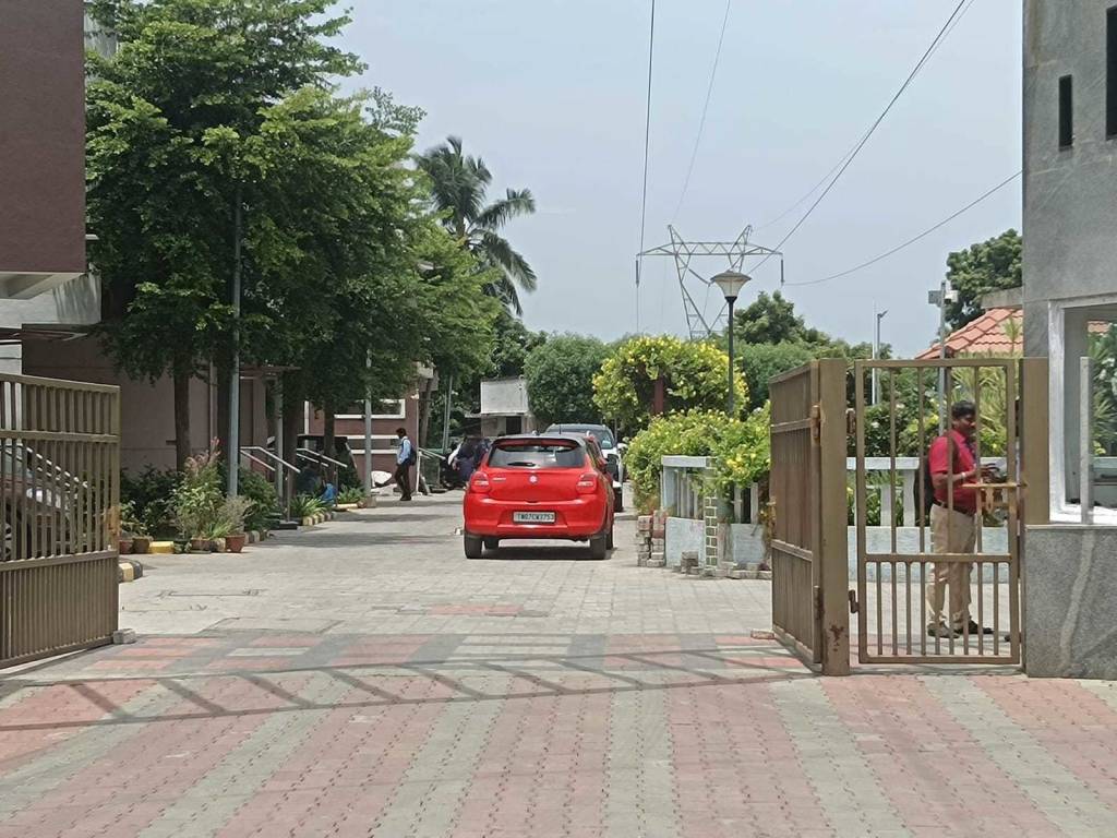  crystal gate Gated Community