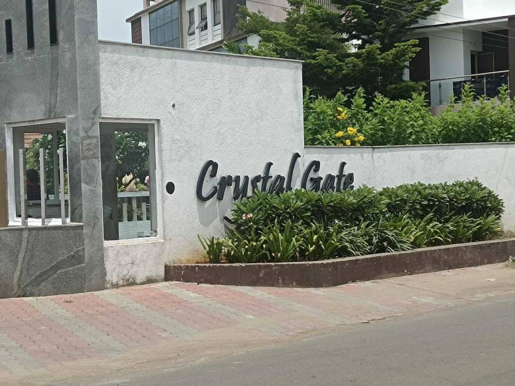 crystal gate Gated Community