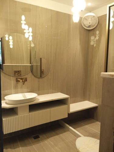  luxury-builder-floor-lov-kush-418 Bathroom