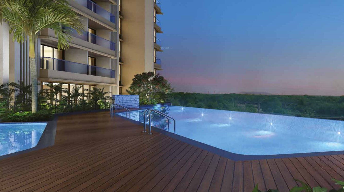  24k manor tower a Swimming Pool