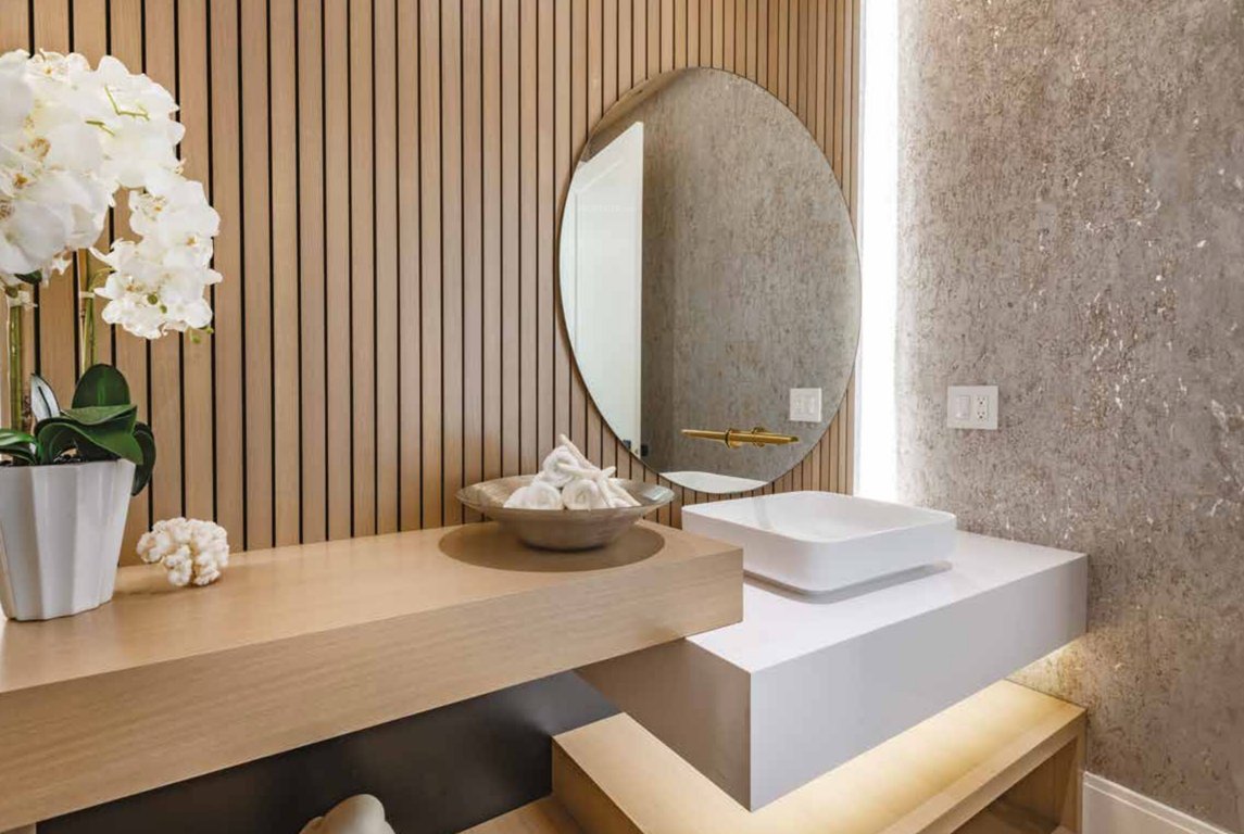  24k manor tower a Bathroom