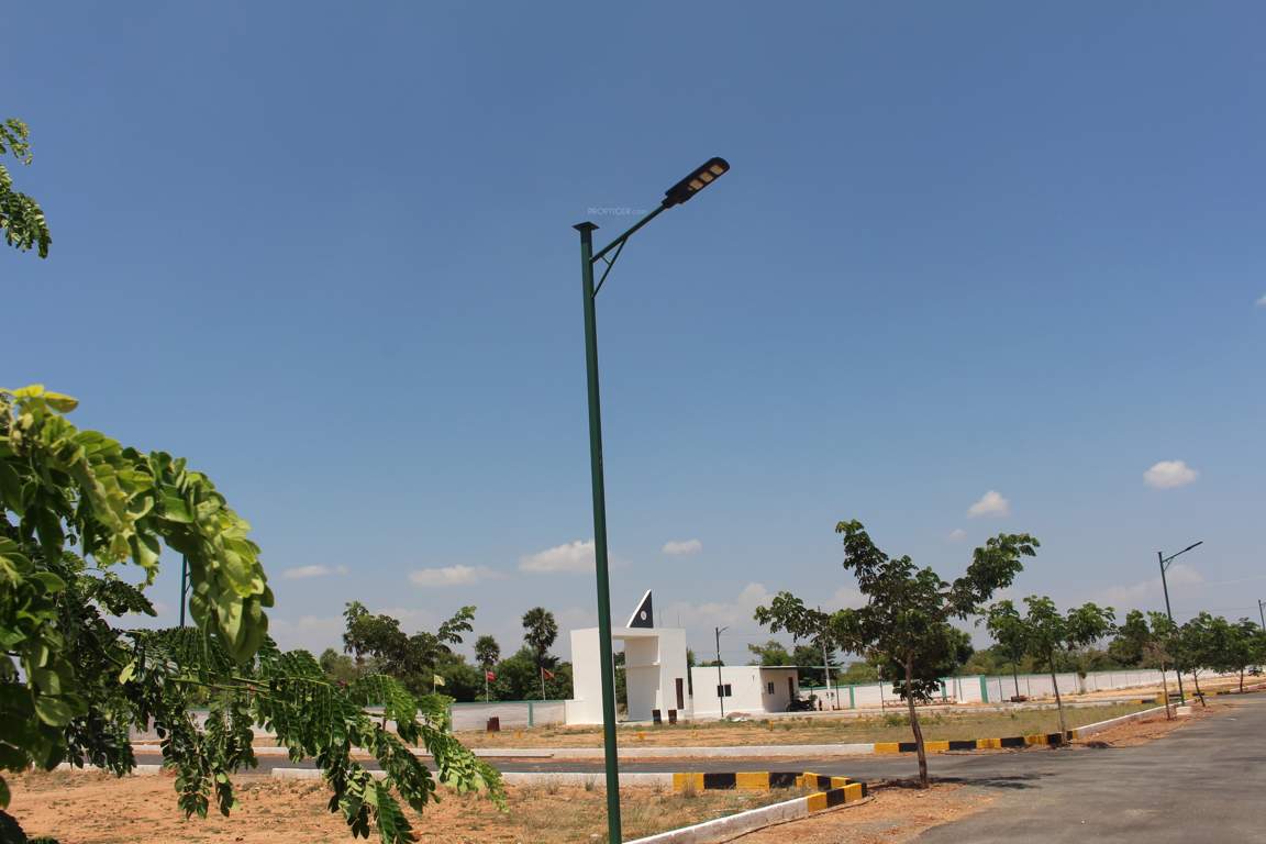  the garden city Plot