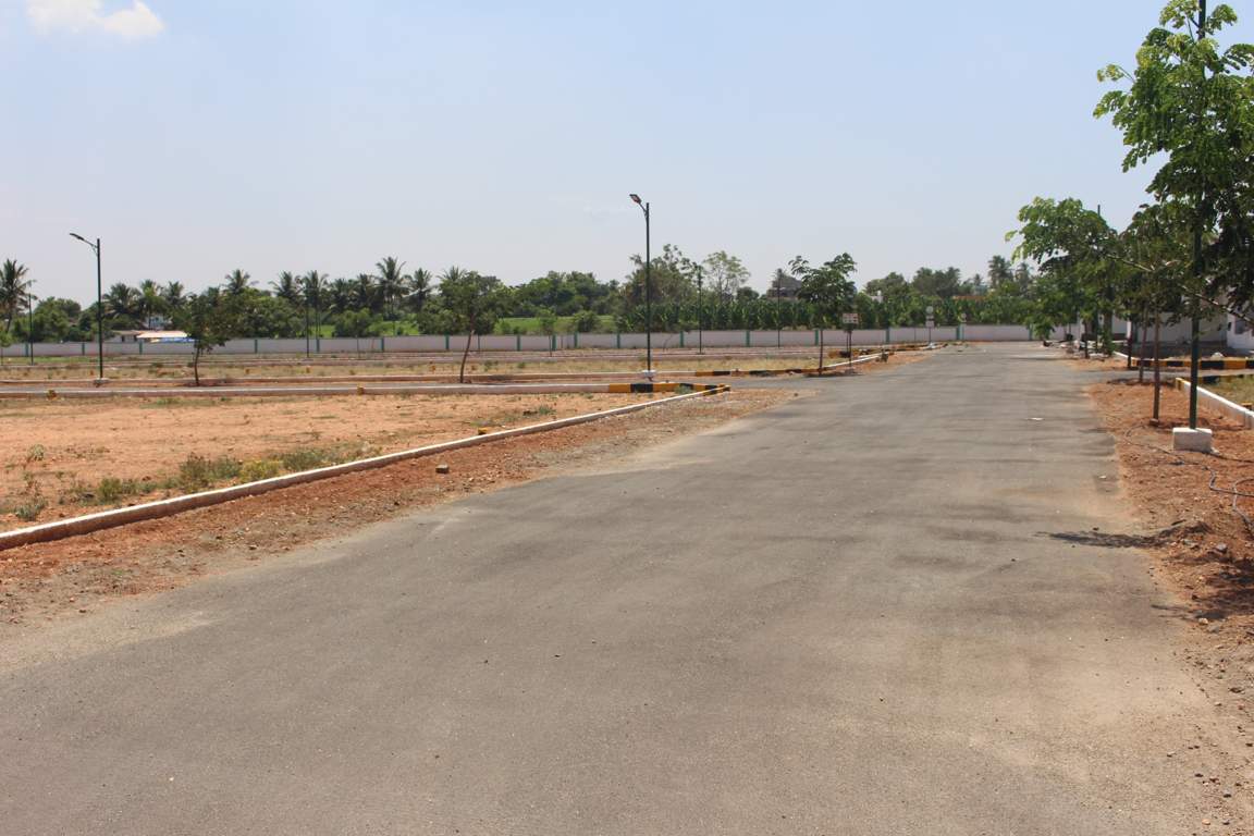  the garden city Plot