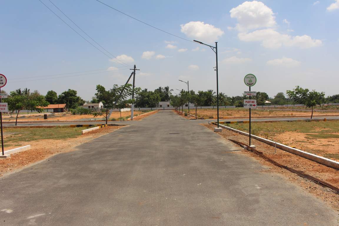  the garden city Plot
