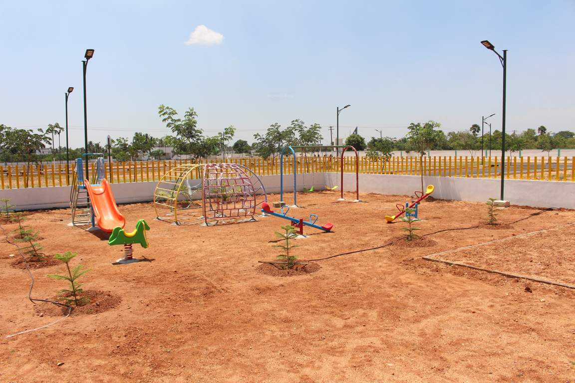  the garden city Plot