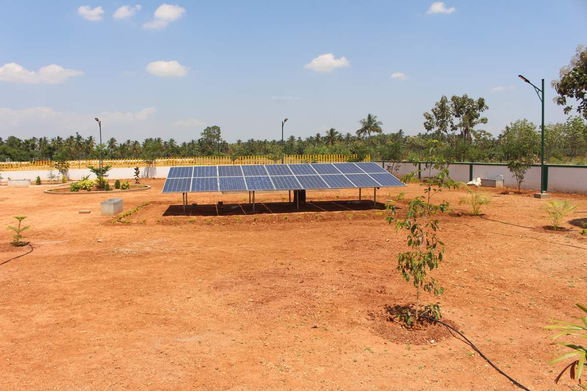  the garden city Plot