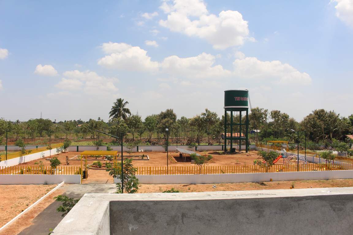  the garden city Plot
