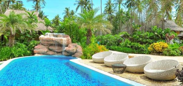 Swimming Pool amenities of Godrej Tropical Isle