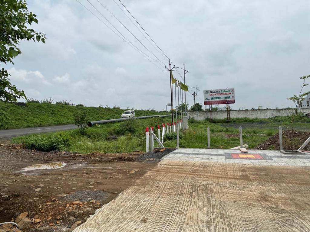 nivaasa retreat Plot