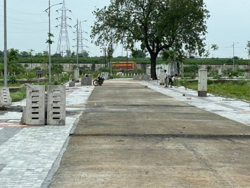 nivaasa retreat Plot