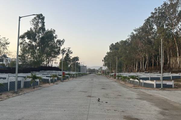  breezio Internal Roads & Footpaths