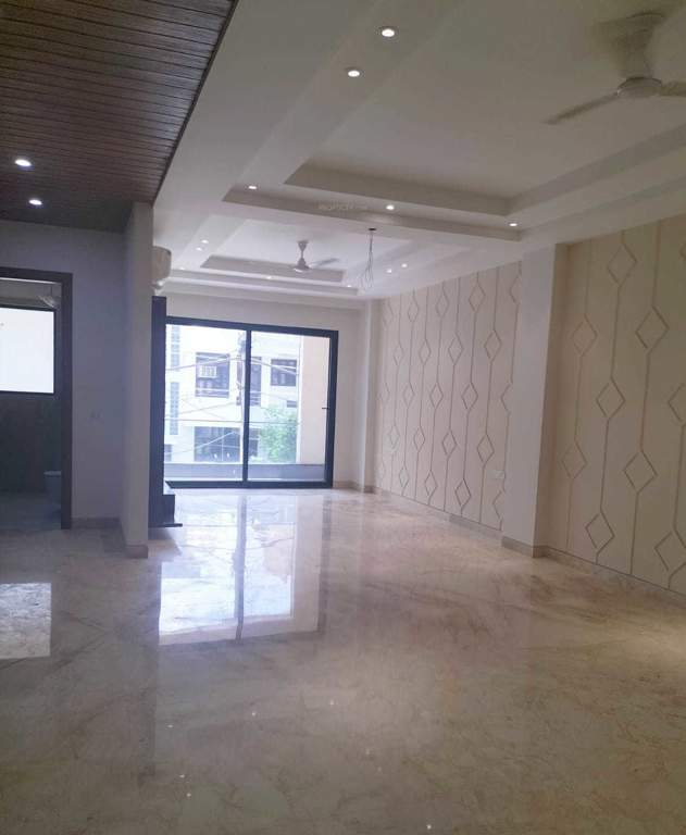  door luxury builder floor 6 Living Area