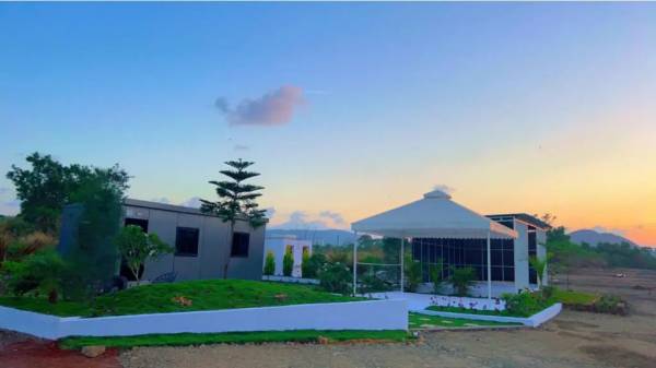  the-water-edge Landscaped Gardens