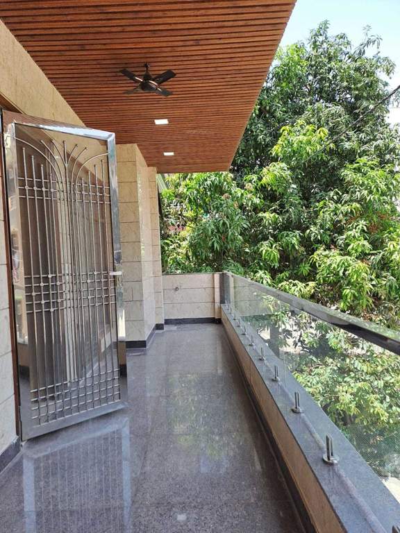  capital home ultra luxury floors Balcony