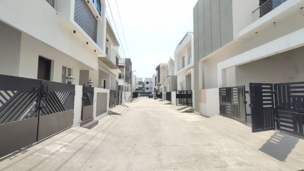  cmn-garden Internal Roads & Footpaths