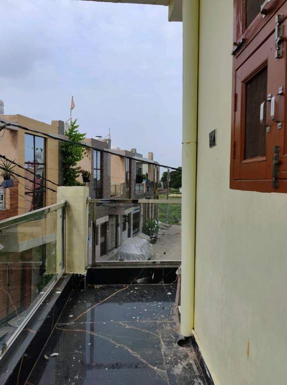  delhi police Balcony