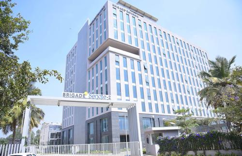  senate-1-wing-2 Gated Community