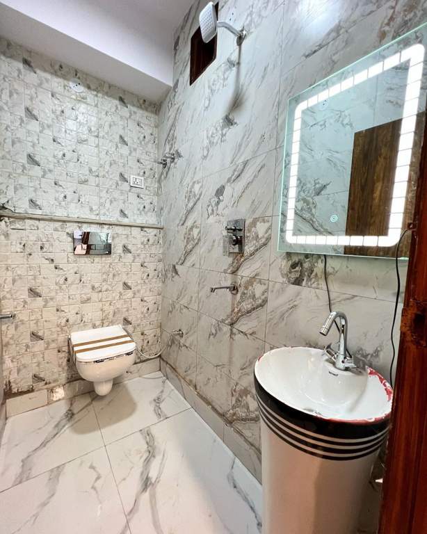  metro view luxury floors Bathroom