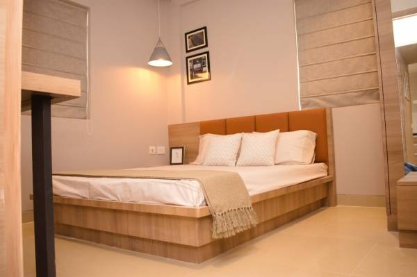 Bedroom renaissance-smart-homes Bedroom