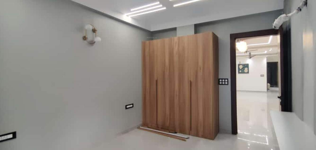 big vaishali floor Living Area