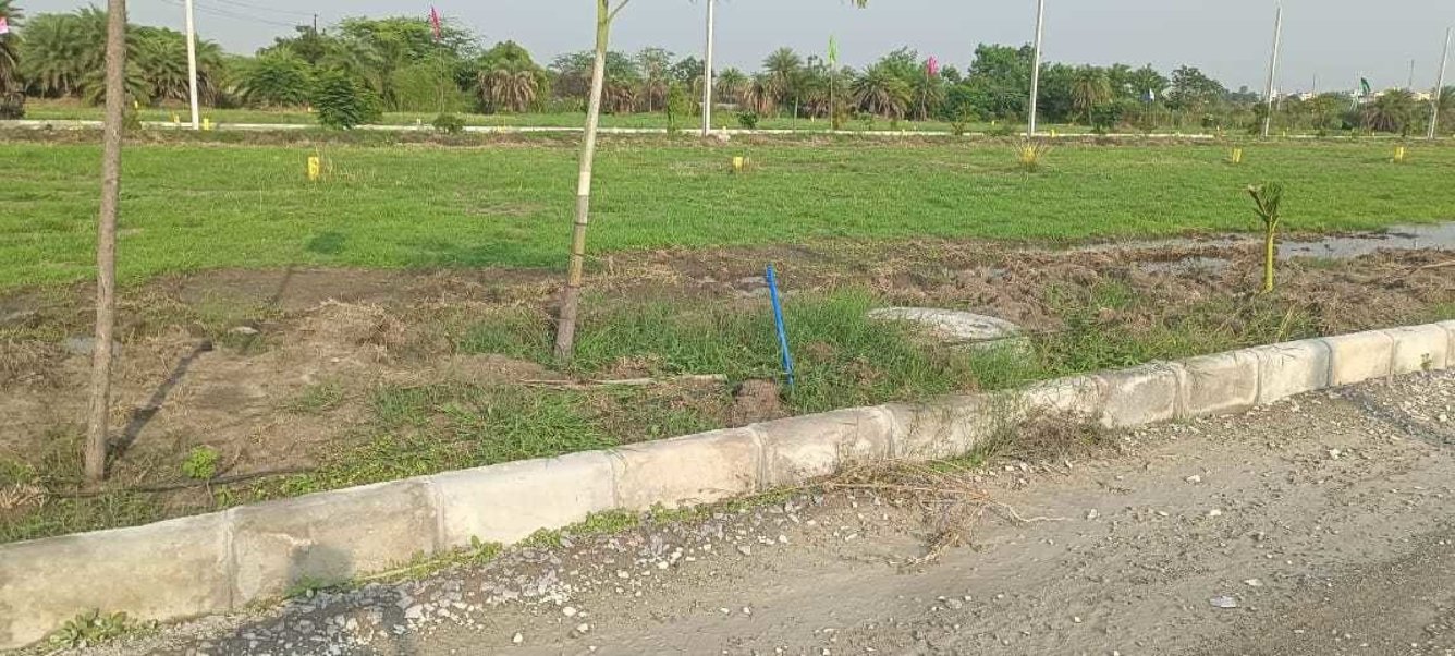  aishwarya emirates Plot