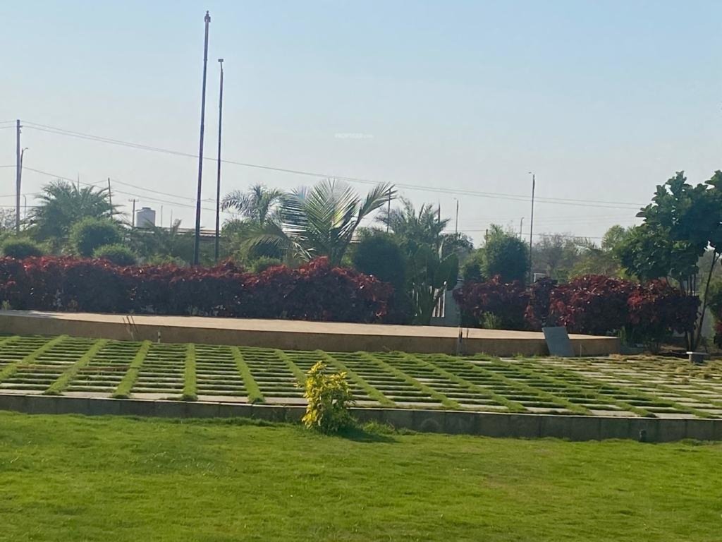  aishwarya emirates Plot