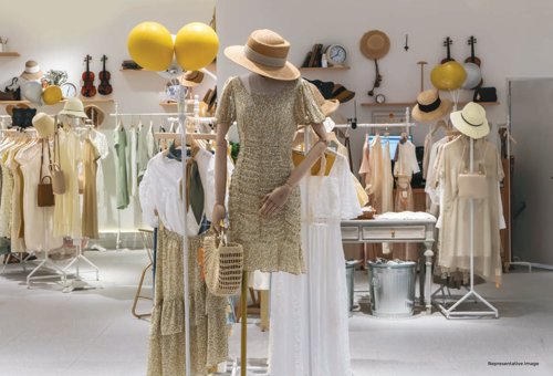  amanora-apex Shopping Mall