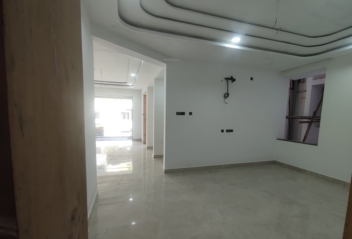  hill crest Living Area