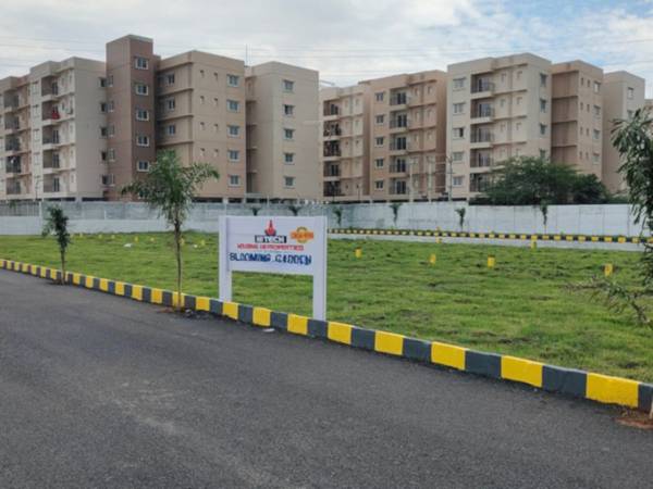  blooming-garden Plot