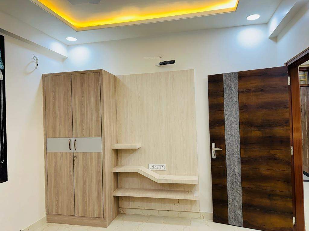  r r heights Living Area