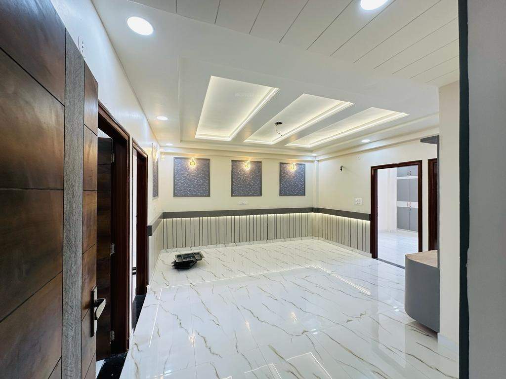  r r heights Living Area