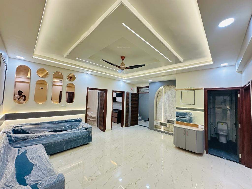  r r heights Living Area