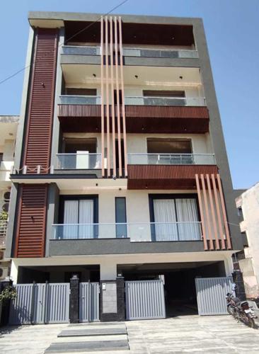  luxury-builder-floor-tgs-realtors-240-sy Elevation