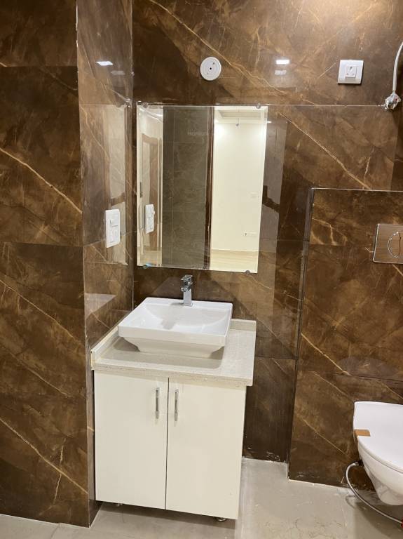 kings floor Bathroom