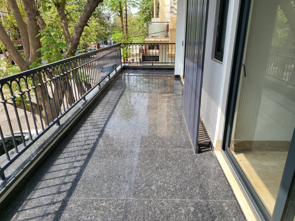  home ultra luxury flats Balcony