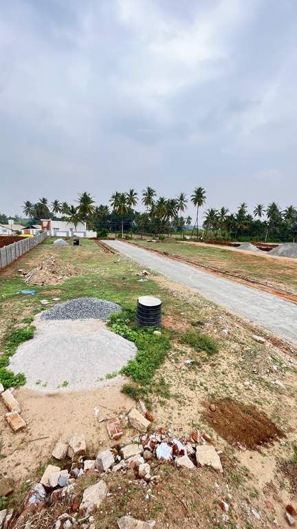  om sakthi castle phase ii Plot