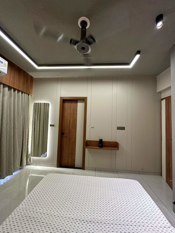  united elenza Bedroom