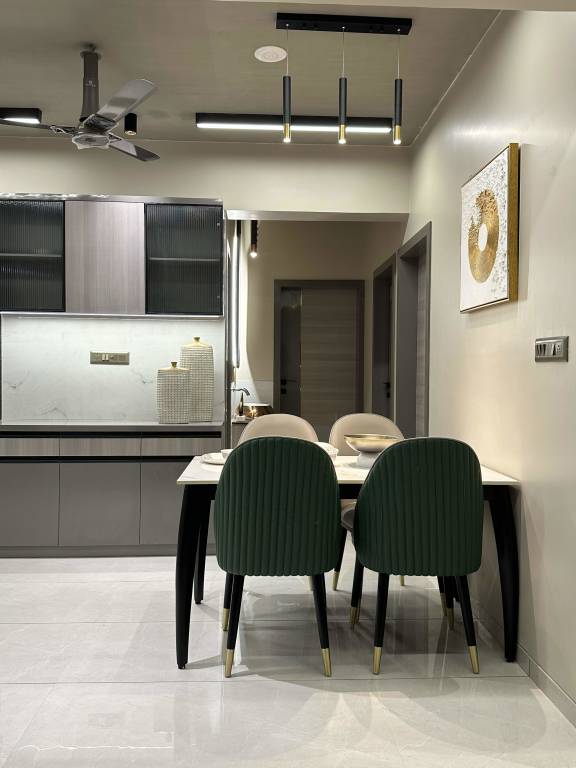  united elenza Dining Area