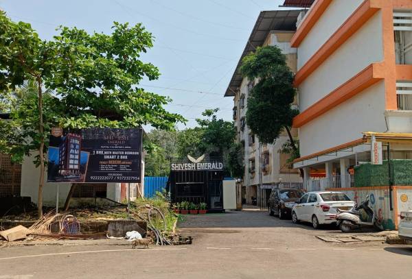  emerald Entrance Lobby