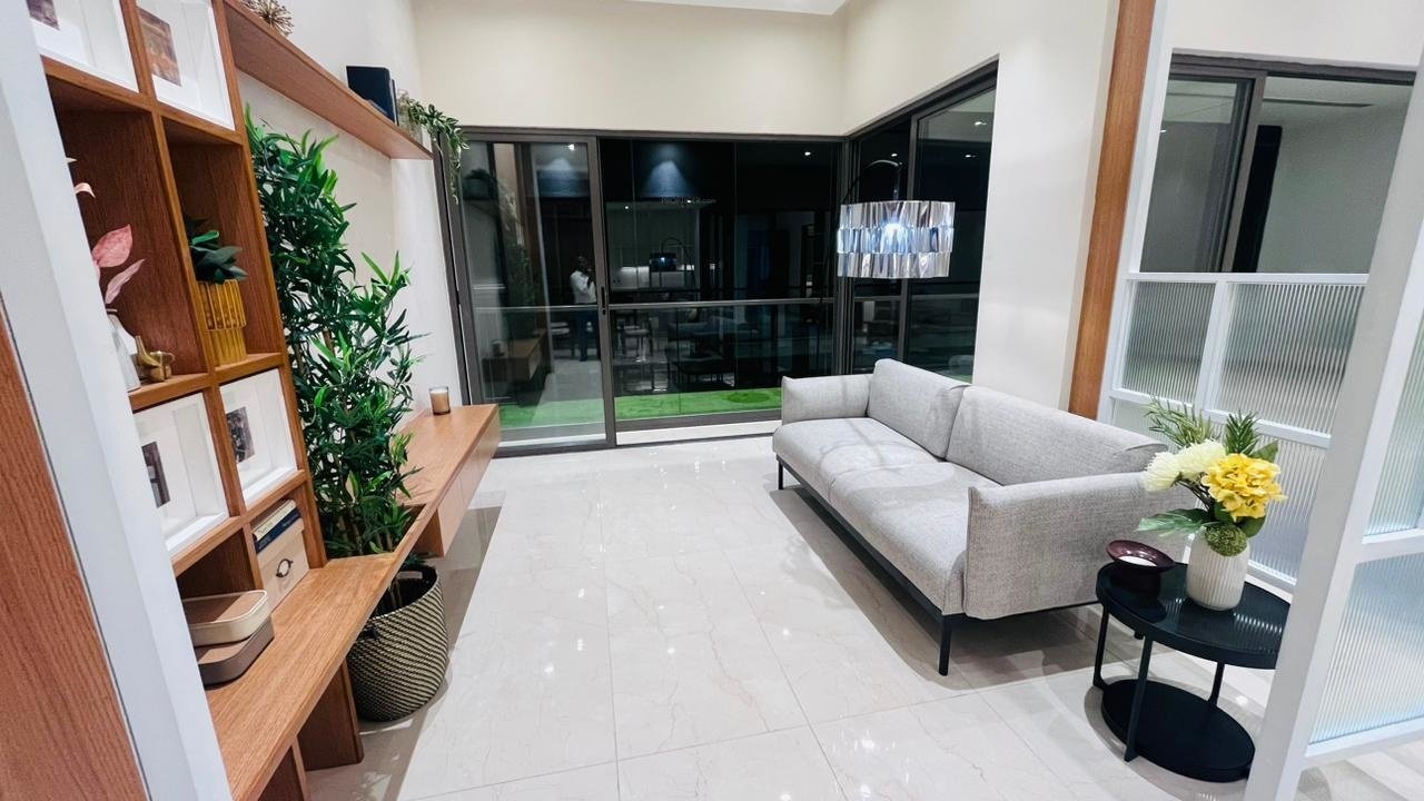  5 racecourse by skyi phase i Living Area