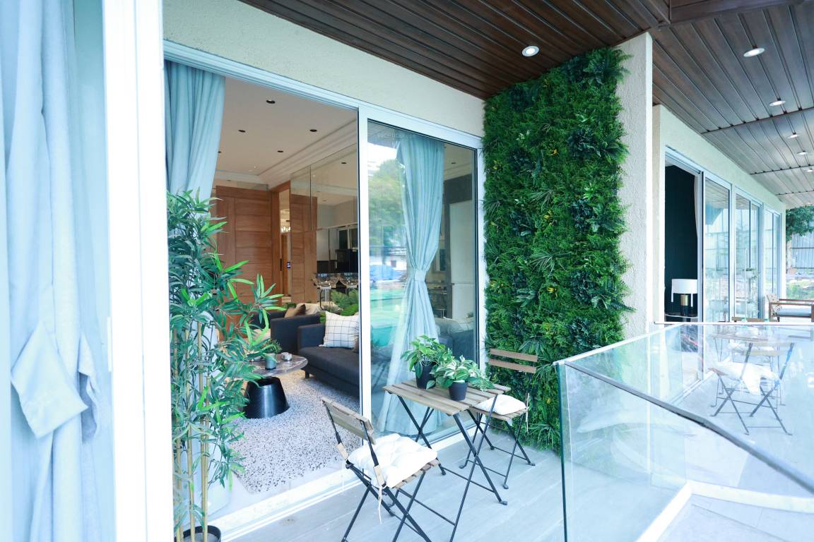  avant heritage v Balcony