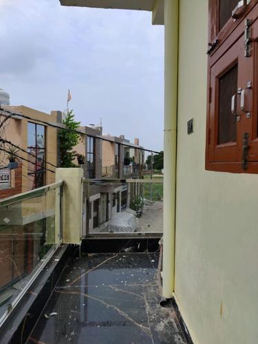  mansarovar-park-independent-homes Balcony